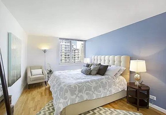 3rd image of 7 Maiden Ln #1808