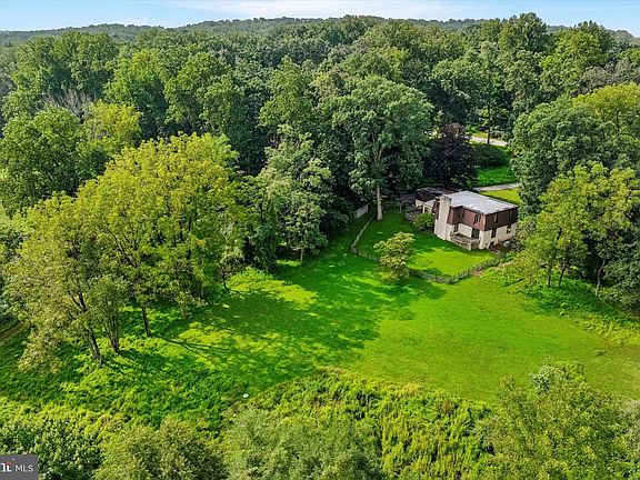 2nd image of 1132 Tinkerhill Ln