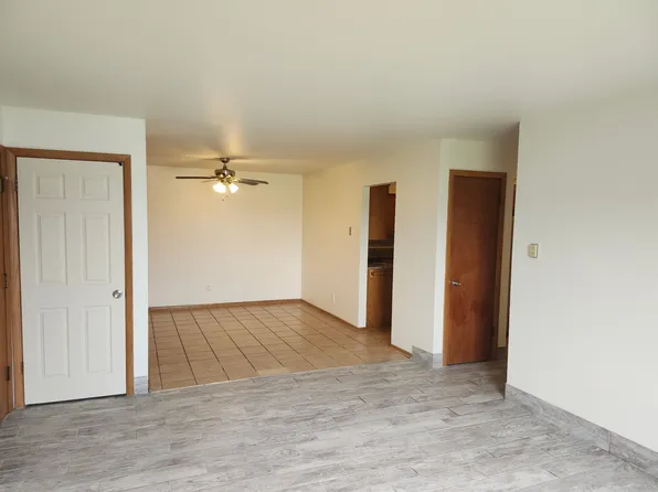 4824 N 104th St APT 12, Milwaukee, WI 53225