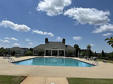 3 bed, 1600 sqft, $1,700 — Photo 2