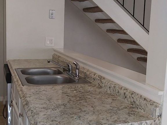 4th image of 719 W Tiffany Dr APT 3