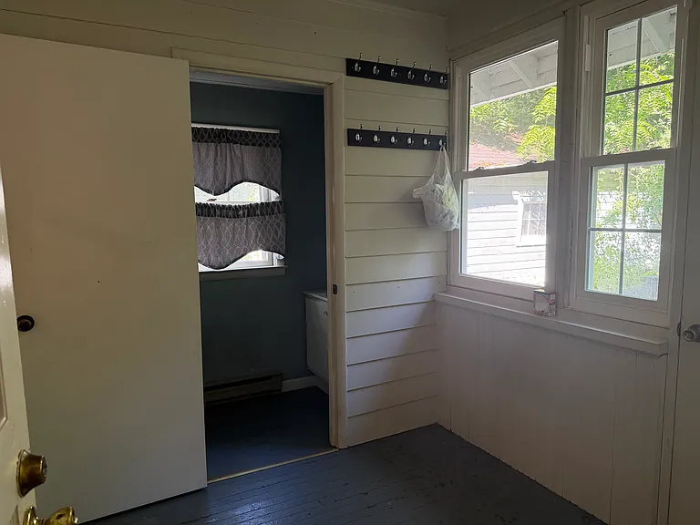 511 Court St S — Photo 12
