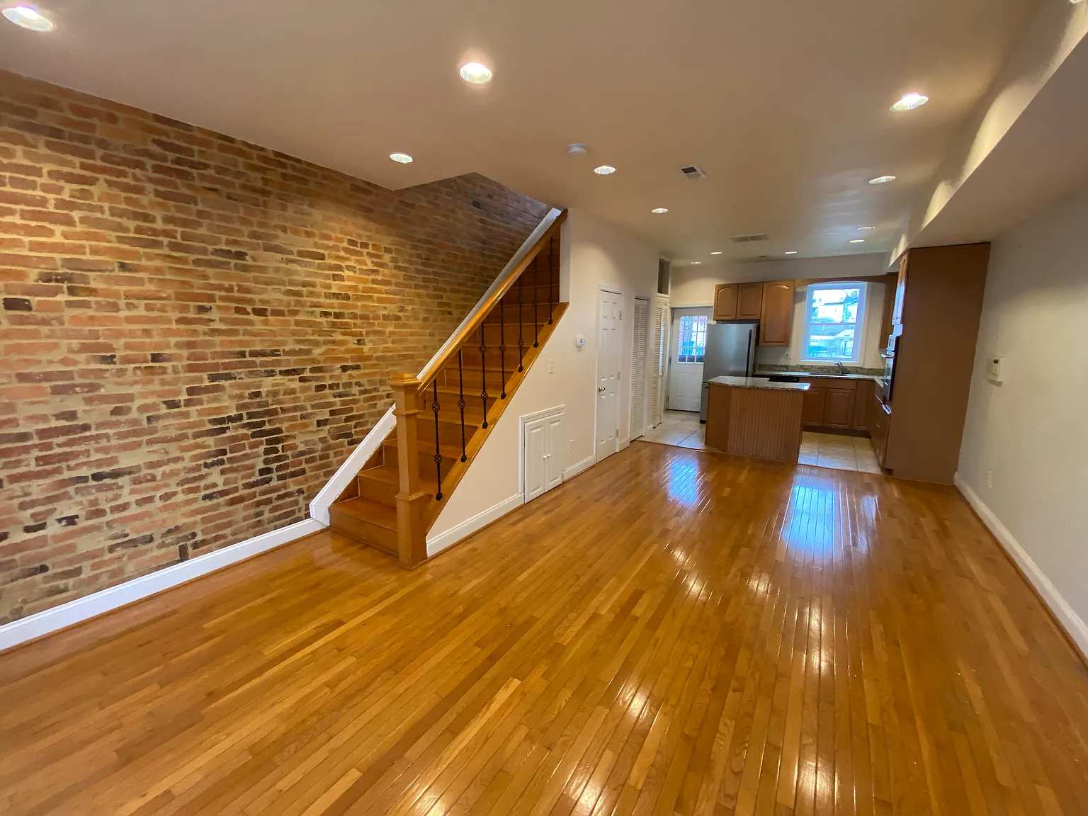 2 bed, 2.5 bath, 1079 sqft, $3,300 — Photo 4