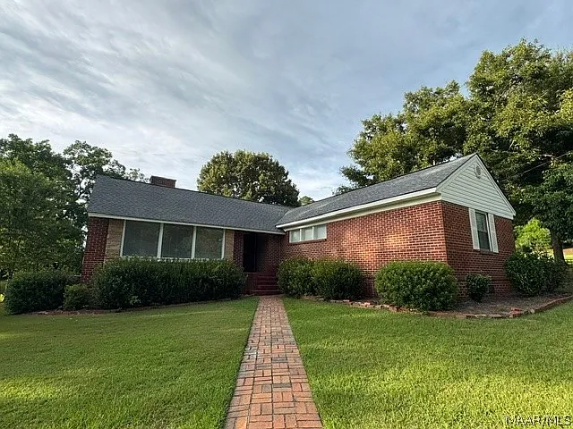 3 bed, 2.0 bath, 1884 sqft, $1,700 — Photo 1