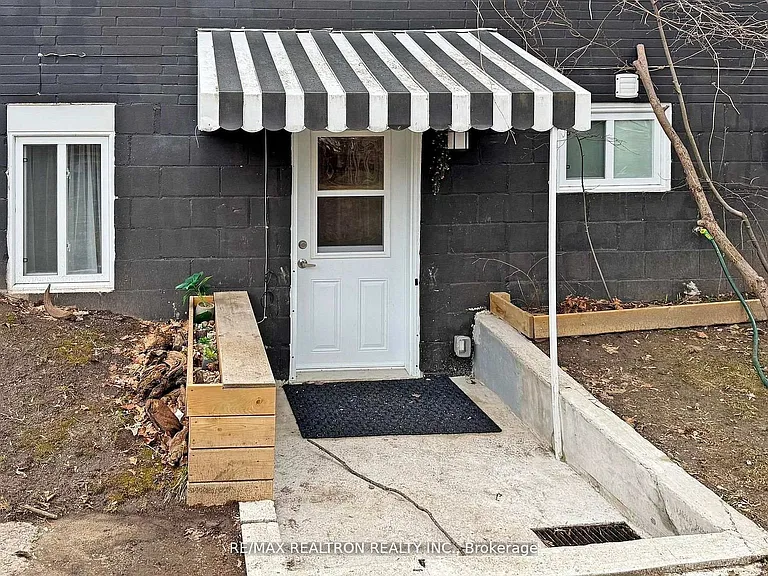 757 Srigley St — Photo 3
