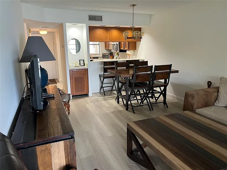 333 Woodlake Wynde — Photo 11