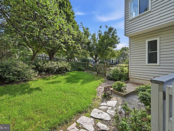 2nd image of 47404 Middle Bluff Pl