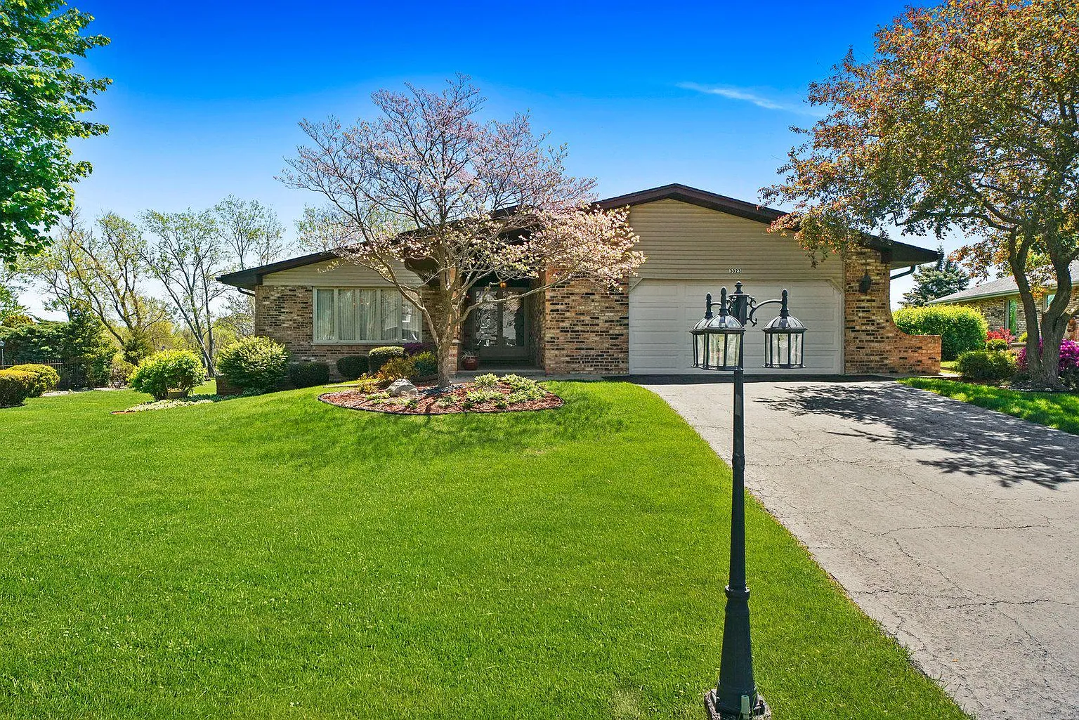 3023 E Cedar Ln photo 1
