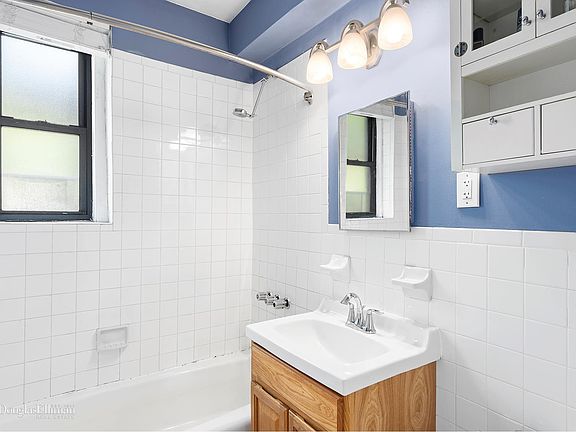 5th image of 47-39 40th St APT 6F