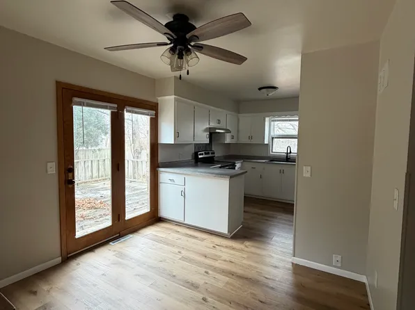 316 N 8th St, Waterford, WI 53185