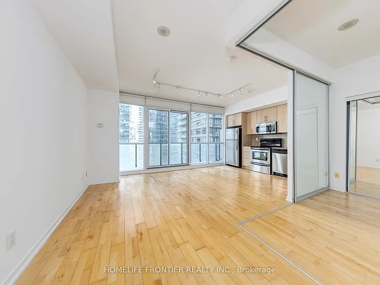 65 Bremner Blvd #2111 — Photo 5