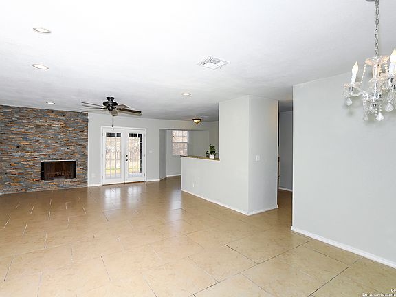 2nd image of 7523 LAGO FRIO