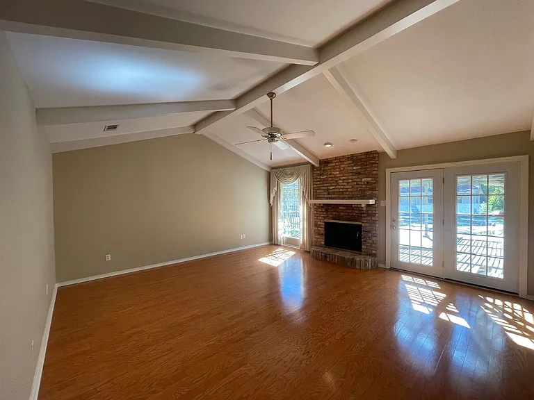 7416 Camelback Dr — Photo 4