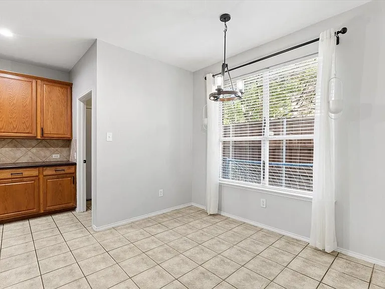 1121 London Dr — Photo 43
