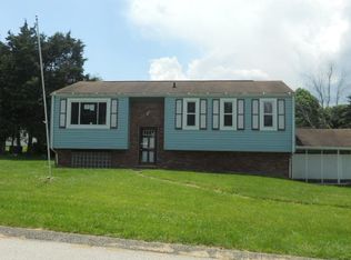 6 Collingate Dr, West Newton, PA 15089
