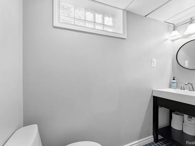 23080 Audette St — Photo 8