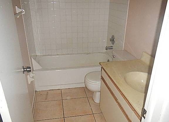 5th image of 2050 Hunters Glen Dr #613
