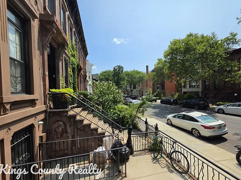593 Madison St #2 — Photo 9