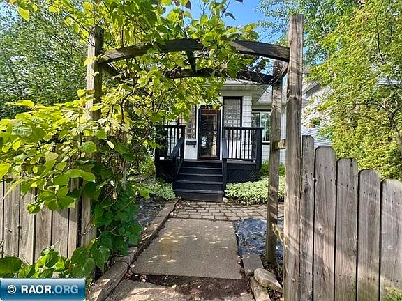 3rd image of 711 Cleveland St