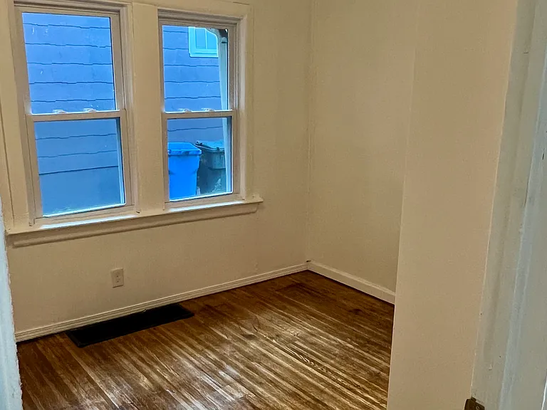 423 Cottage St — Photo 24