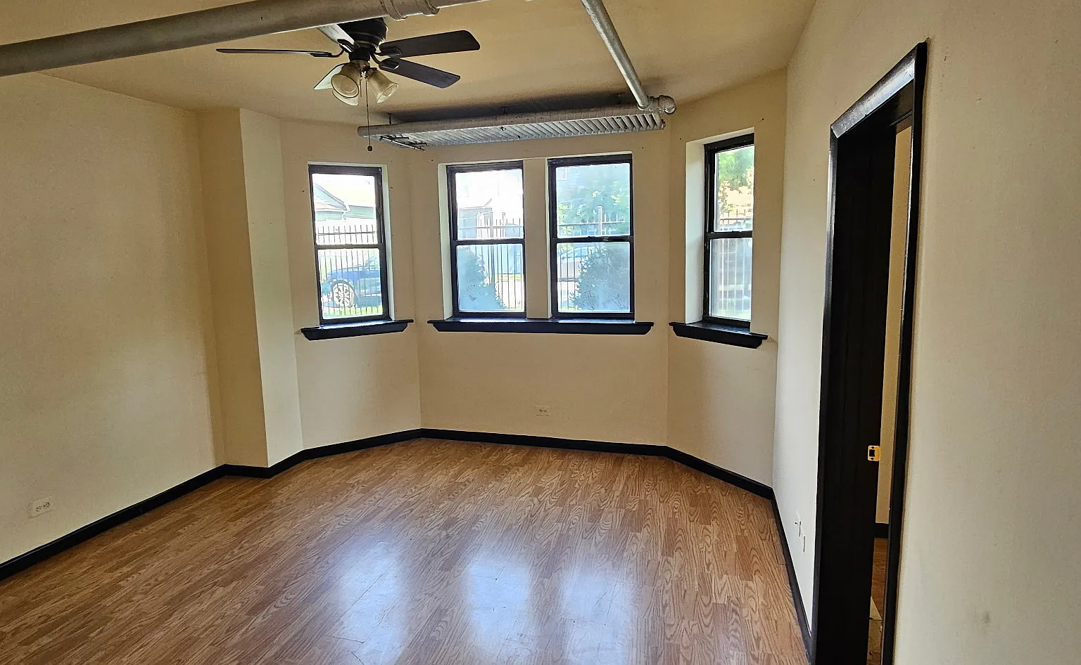 2 bed, 1000 sqft, $1,175 — Photo 1