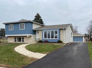 621 S Douglas Ave, Addison, IL 60101