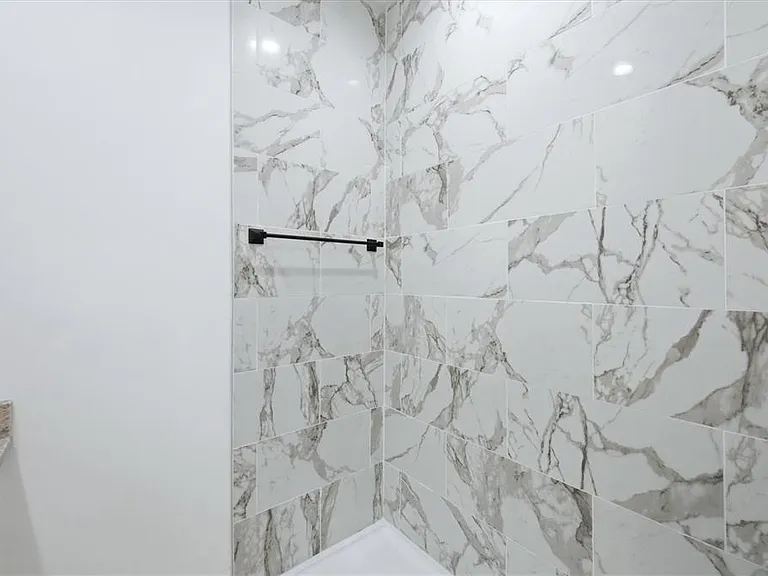 8 Bank Ct — Photo 17