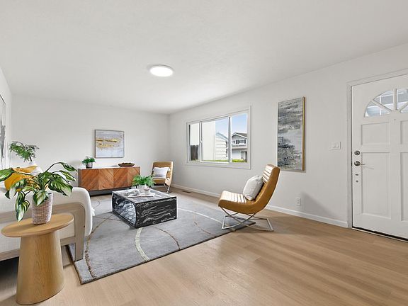 4th image of 2777 Donovan Ave