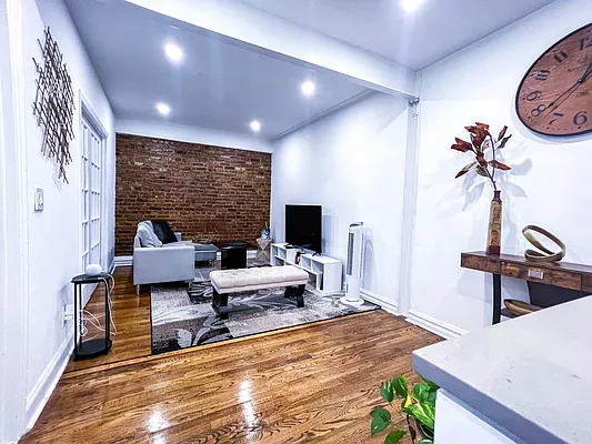 Rented by Voro New York | media 24