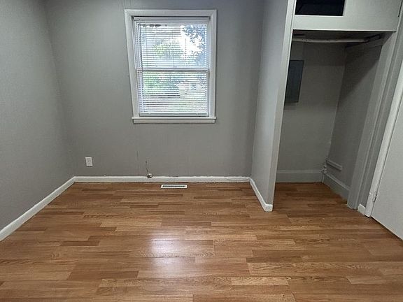 5th image of 612 E 10th St