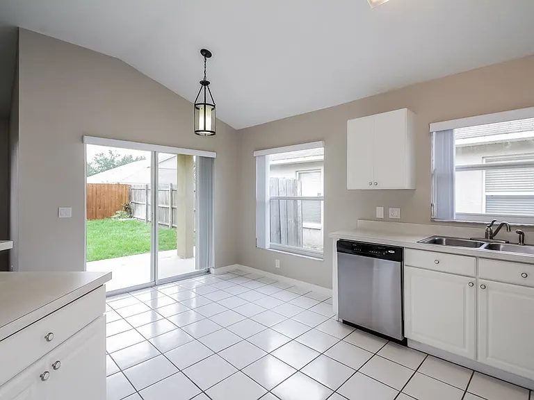 9801 Laurel Ledge Dr — Photo 4