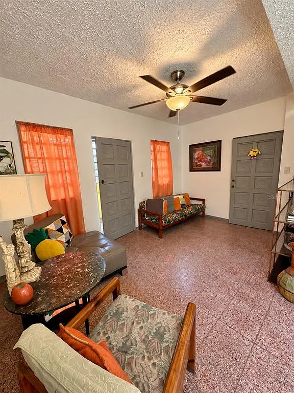 3 bed, 1.0 bath, 750 sqft, $1,050 — Photo 4