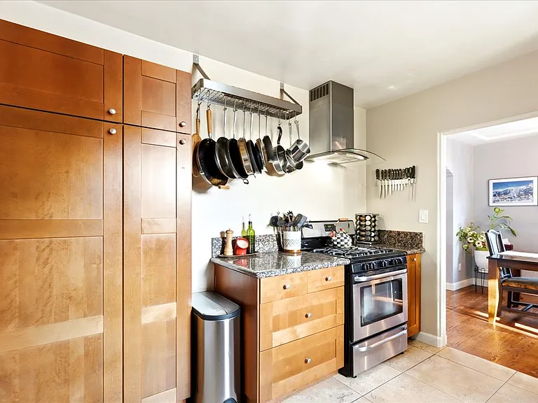 4526 Euclid Ave — Photo 10