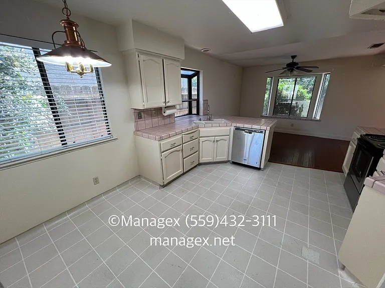 473 E Alluvial Ave — Photo 7