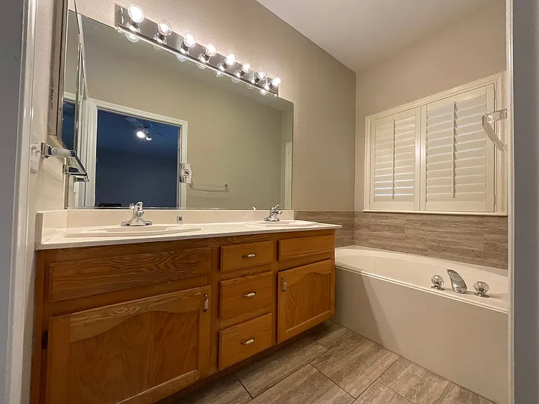 7937 Dover Shores Ave — Photo 7
