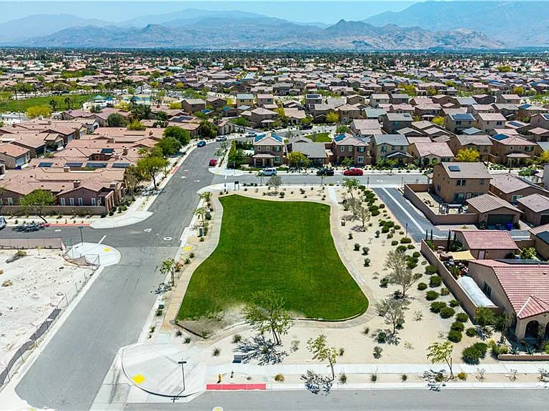 26345 Avenida Quintana — Photo 31