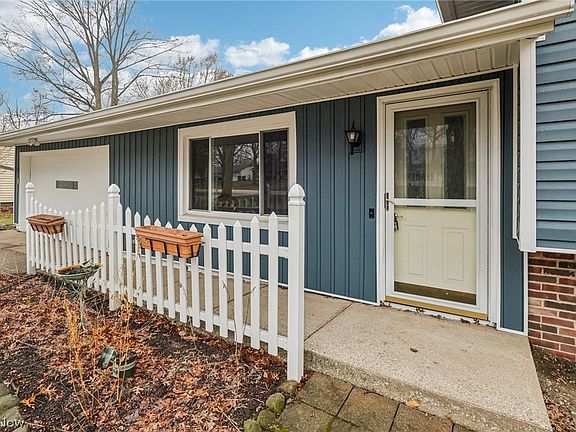 4th image of 140 Parkhall Dr