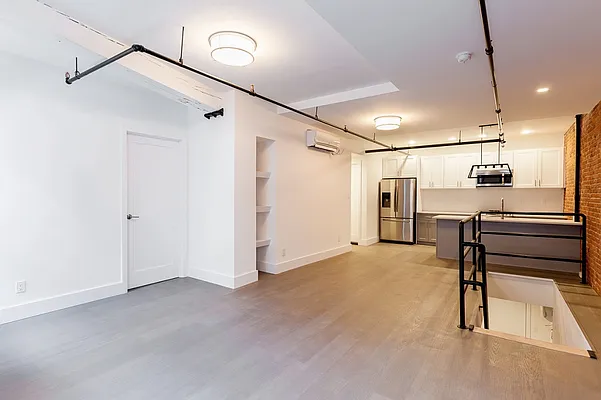 Rented by MNS | media 52