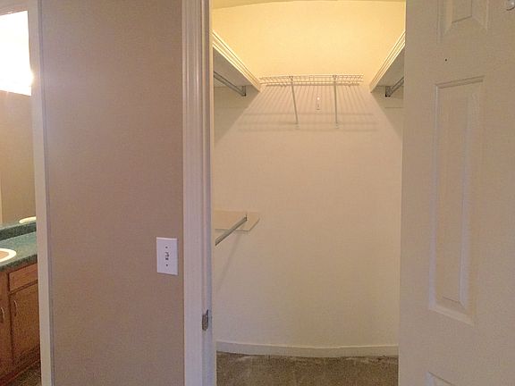 Master closet 1