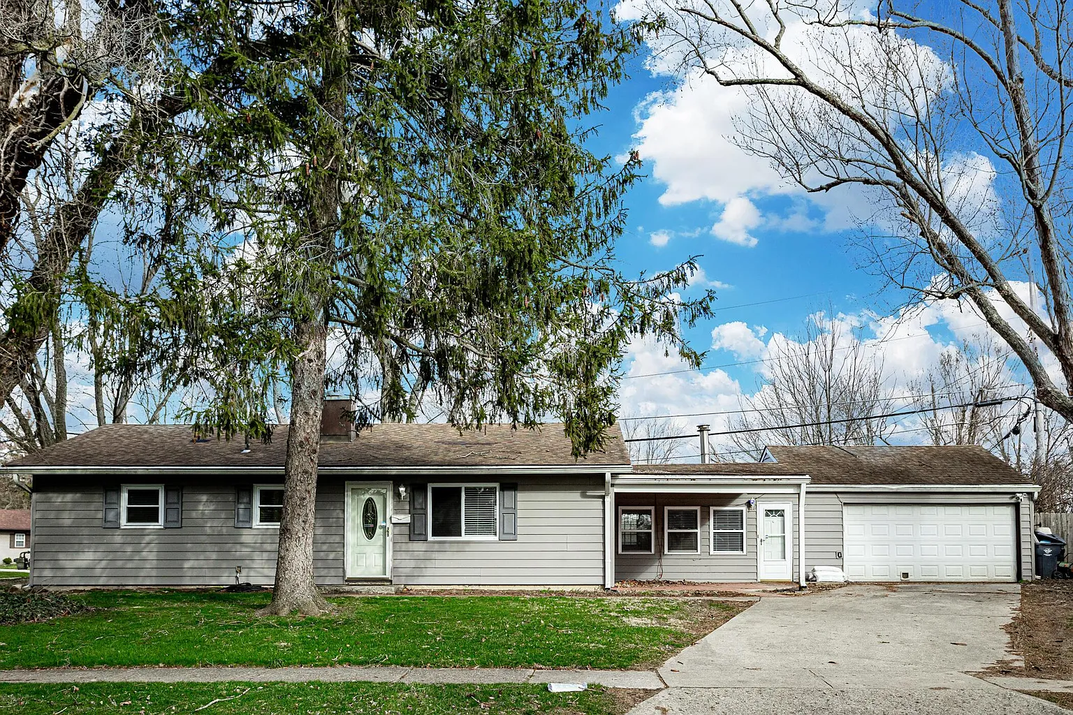 1064 Sunview Rd photo 1