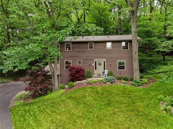 19 Sand Brook Rd, Pittsford, NY 14534