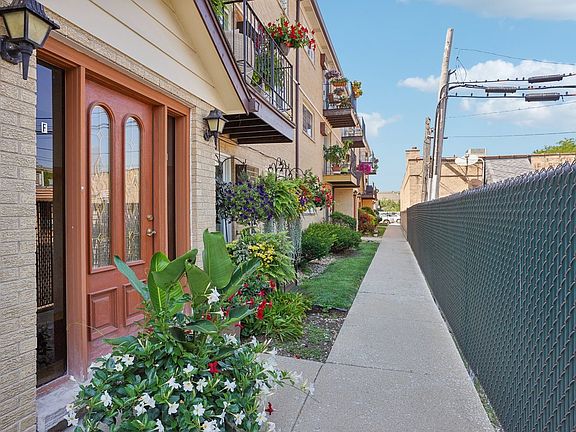 2nd image of 7117 W Belmont Ave APT 2B