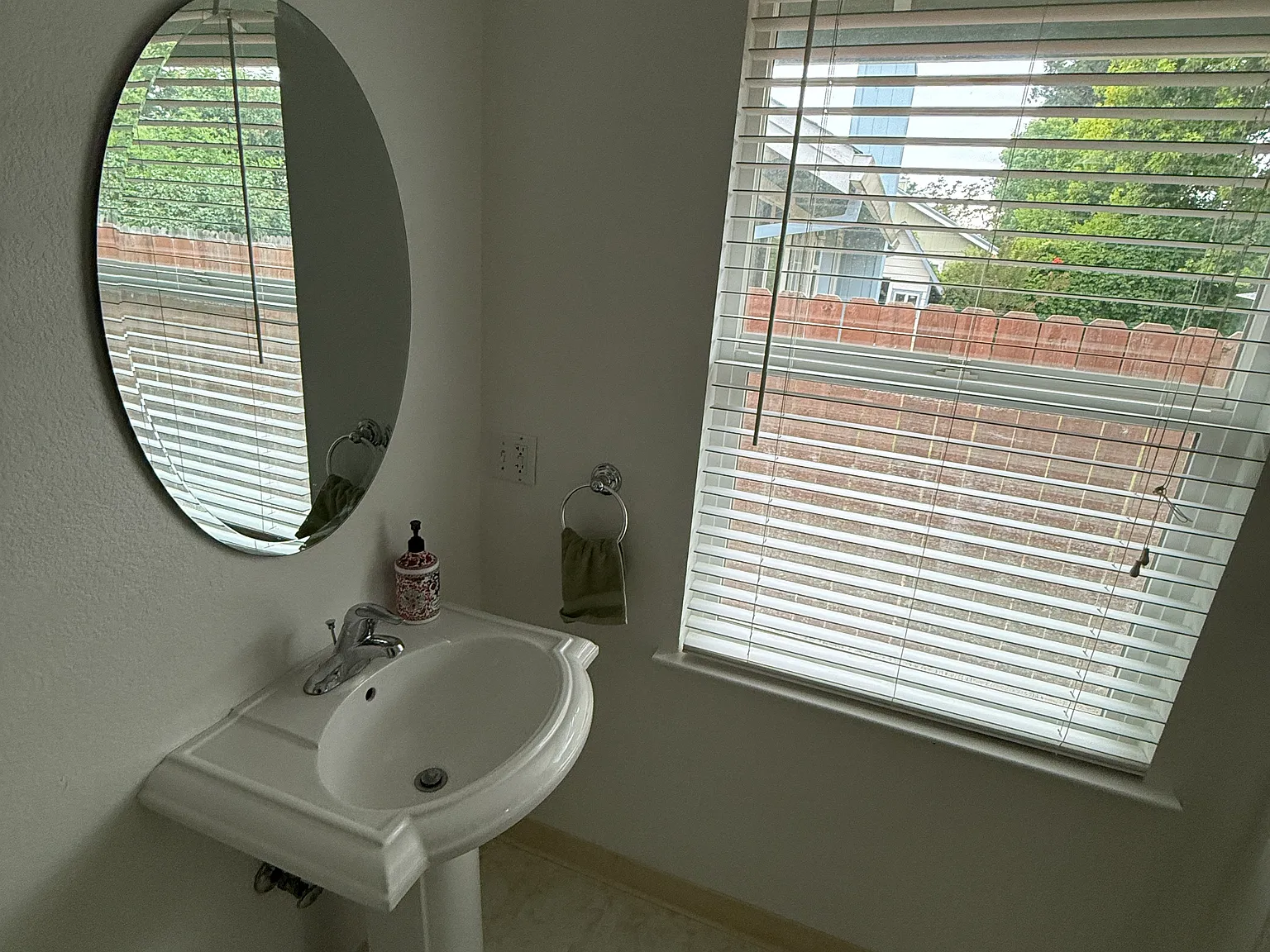 4 bed, 1943 sqft, $1,450 — Photo 3
