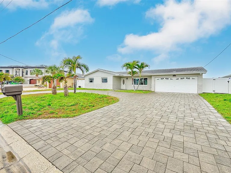 5434 Oakhurst Dr — Photo 1