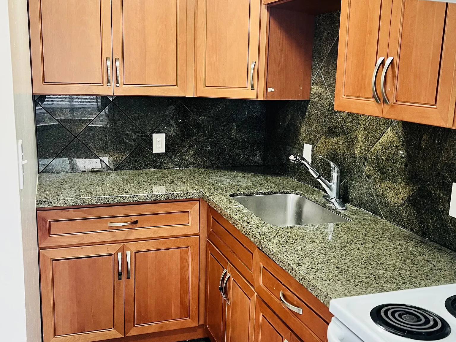 1 bed, 418 sqft, $2,000 — Photo 4