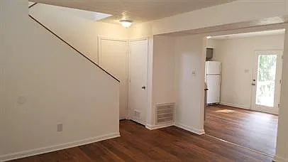 213A Creekside Ct — Photo 3