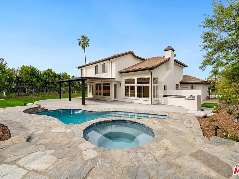 18500 Saint Moritz Dr — Photo 56