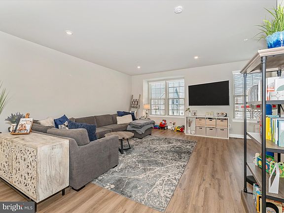 5th image of 10723 Lamoka Ln