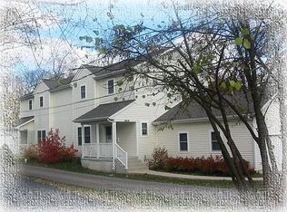 112 Center St #B, Crystal Lake, IL 60014
