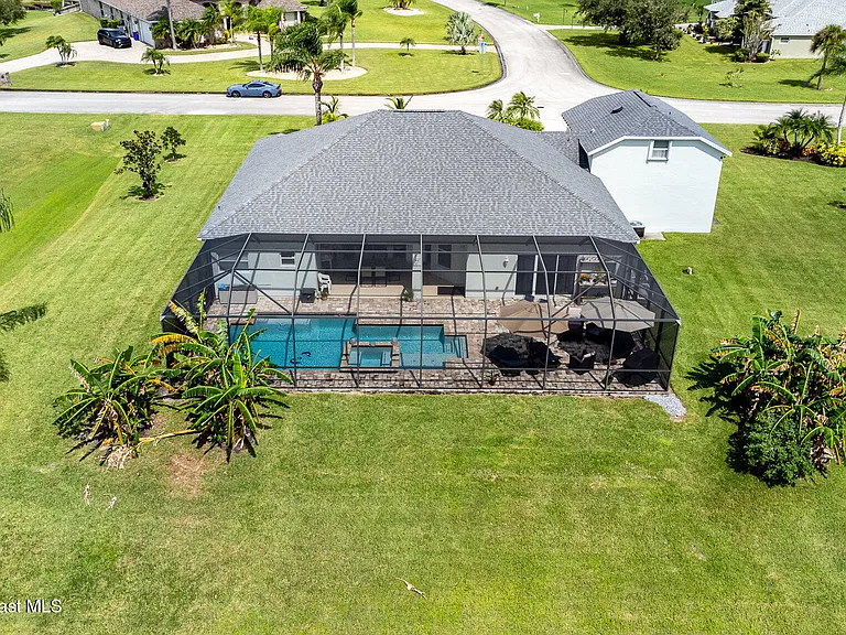 929 Hialeah St — Photo 4